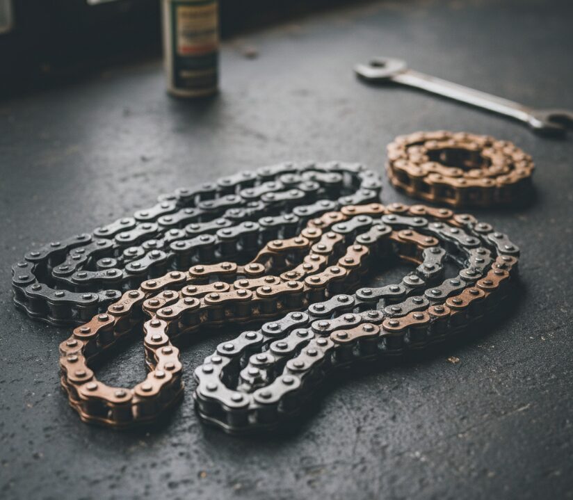 Motorcycle chains of different lengths